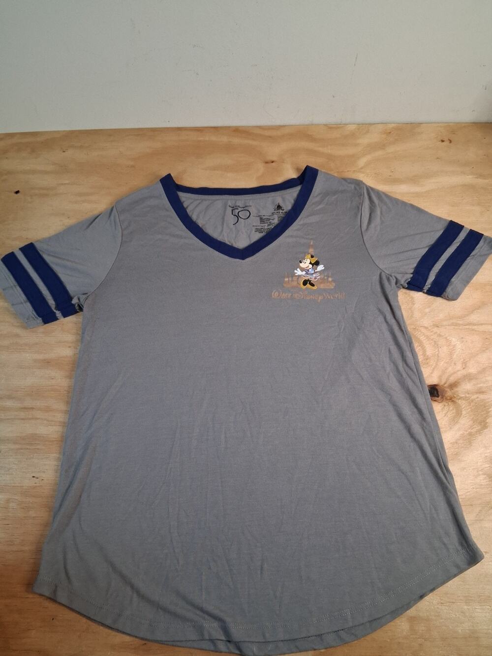 Walt Disney World 50th Anniversary Minnie Mouse Womens T-shirt M V-Neck Castle